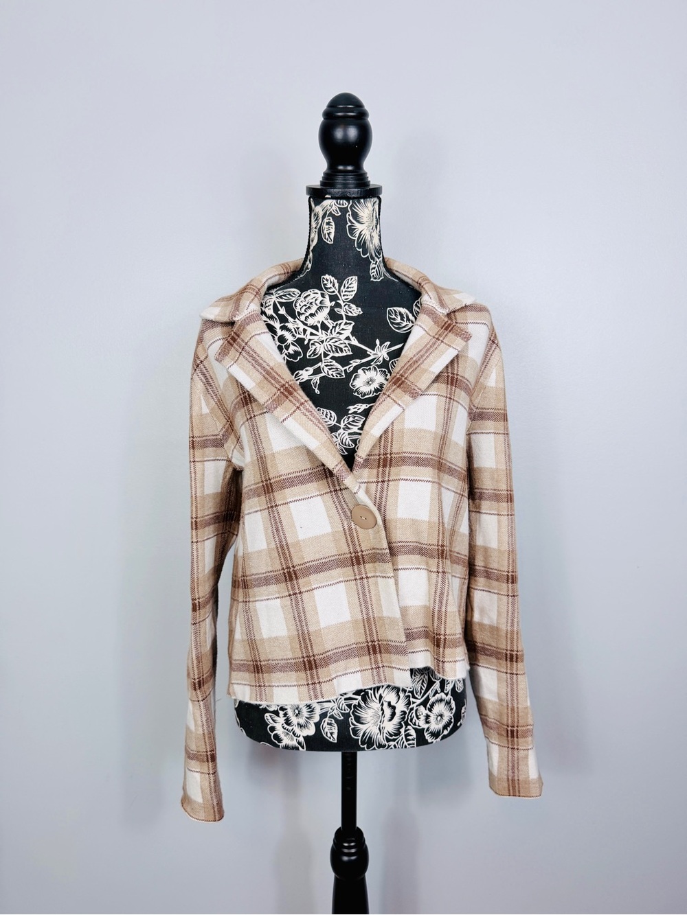 Tahari beige cream plaid knit soft long sleeve cropped blazer sweater size large